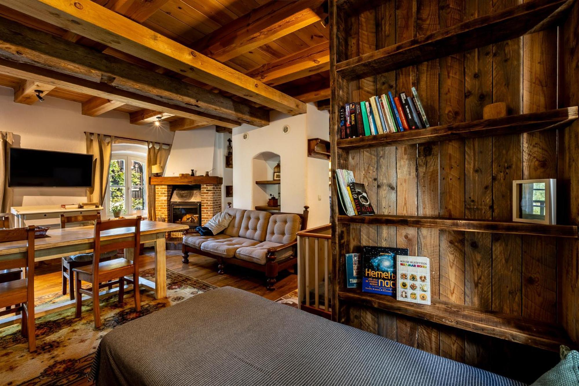 Bed and Breakfast Gosciniec Pod Zajacem Олесница Экстерьер фото