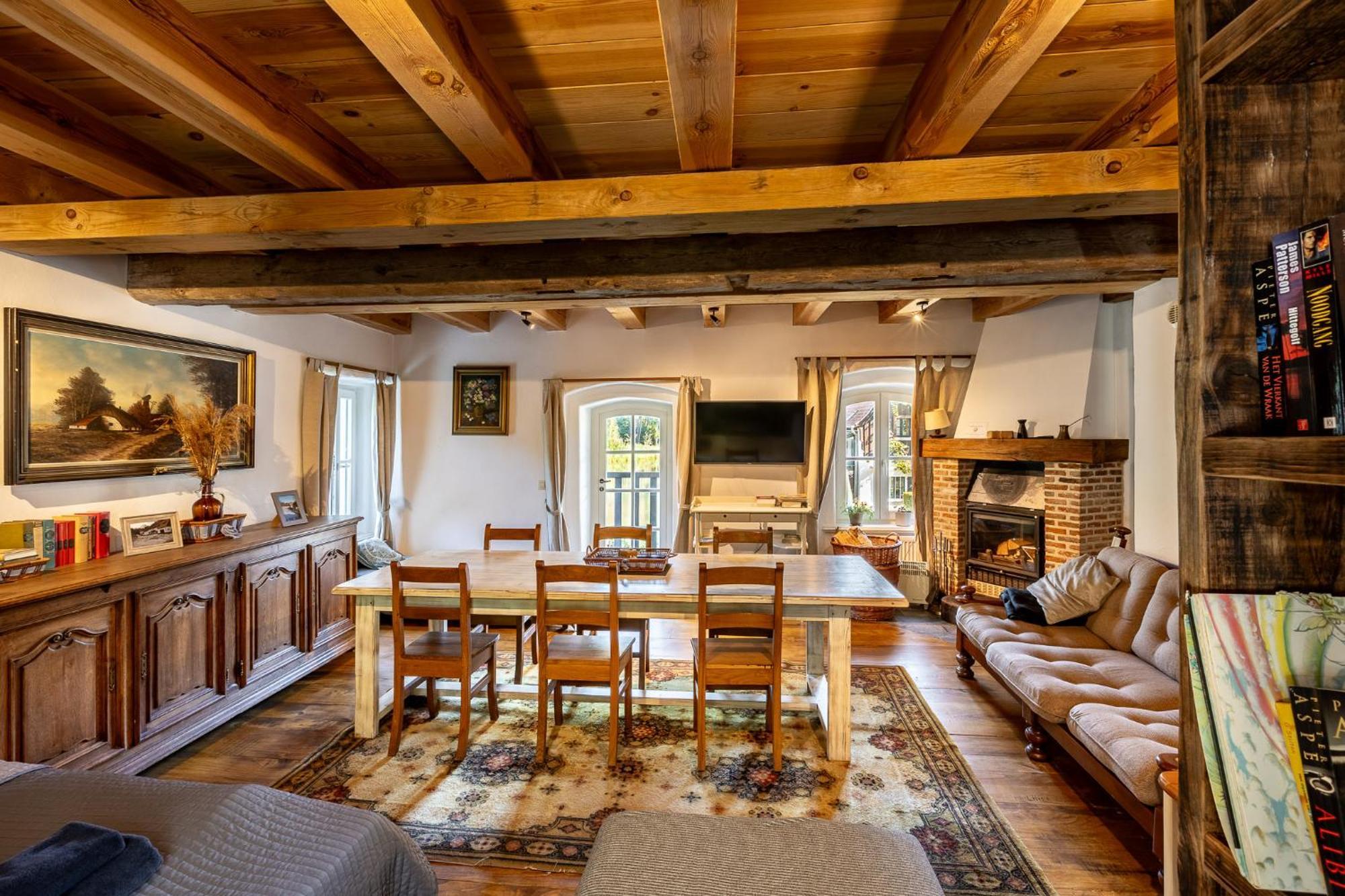 Bed and Breakfast Gosciniec Pod Zajacem Олесница Экстерьер фото