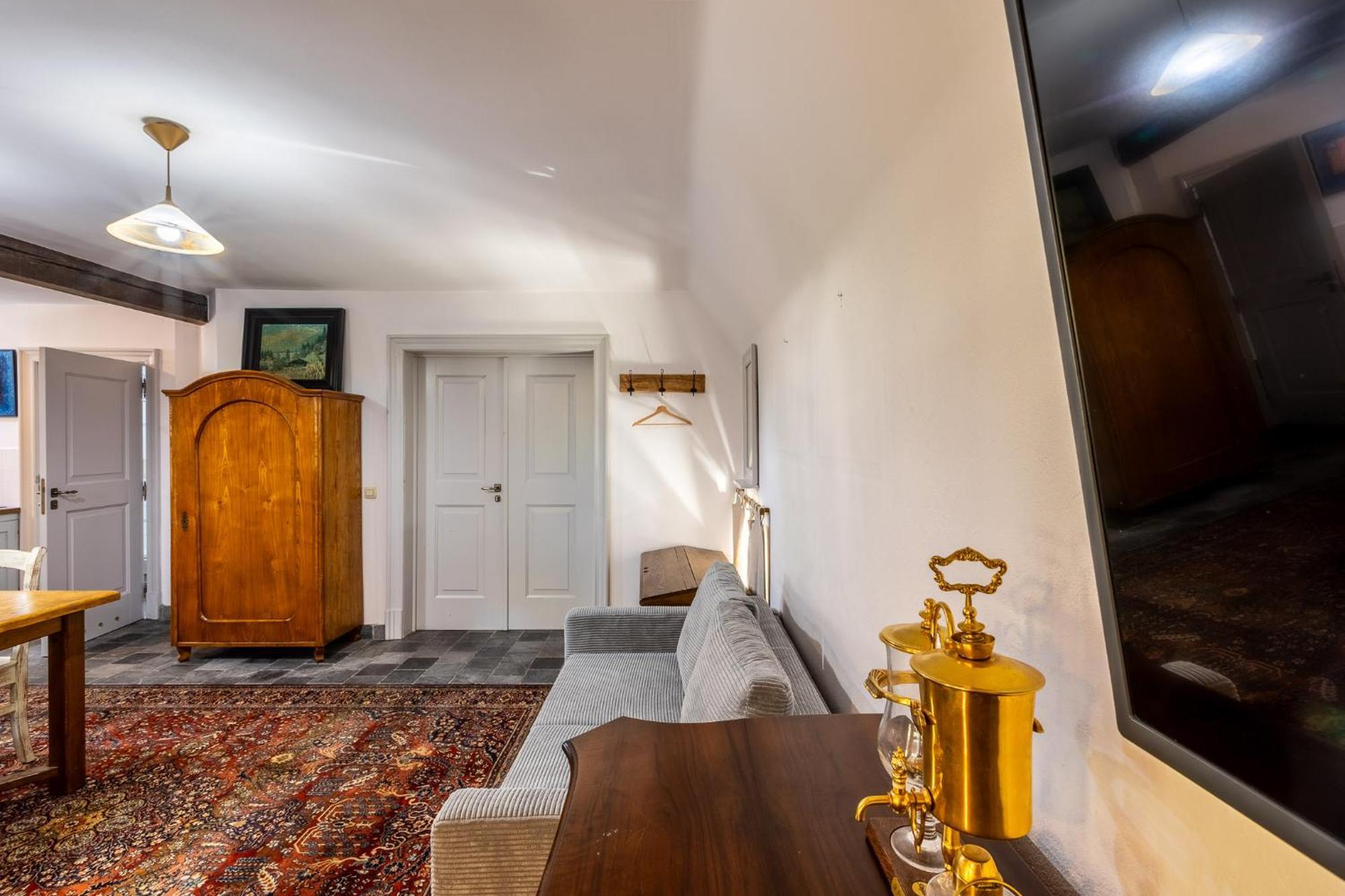 Bed and Breakfast Gosciniec Pod Zajacem Олесница Экстерьер фото