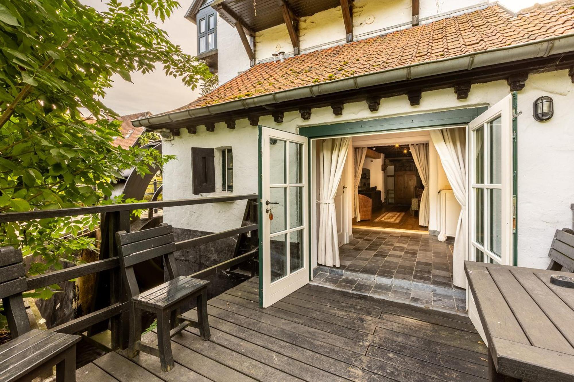 Bed and Breakfast Gosciniec Pod Zajacem Олесница Экстерьер фото