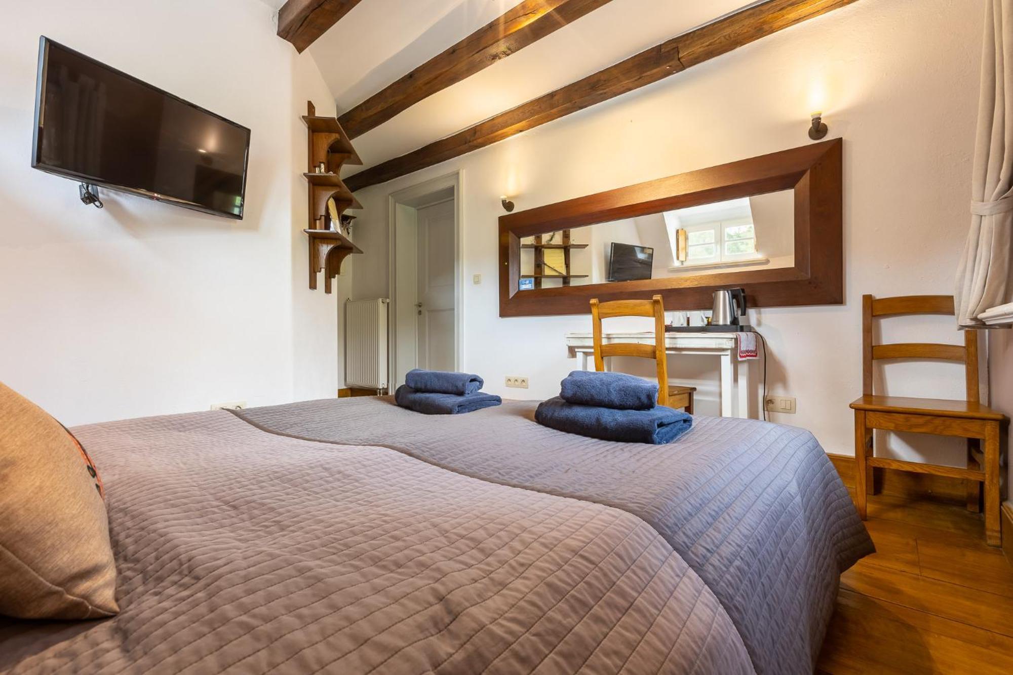 Bed and Breakfast Gosciniec Pod Zajacem Олесница Экстерьер фото