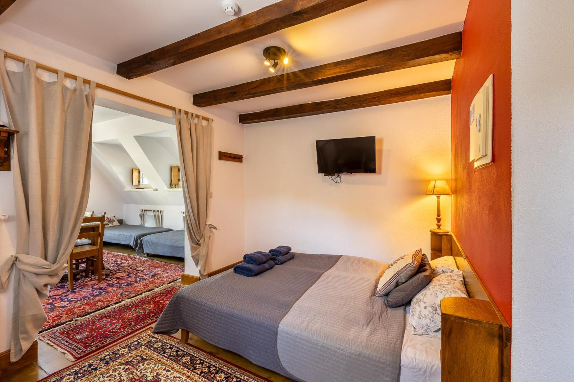 Bed and Breakfast Gosciniec Pod Zajacem Олесница Экстерьер фото