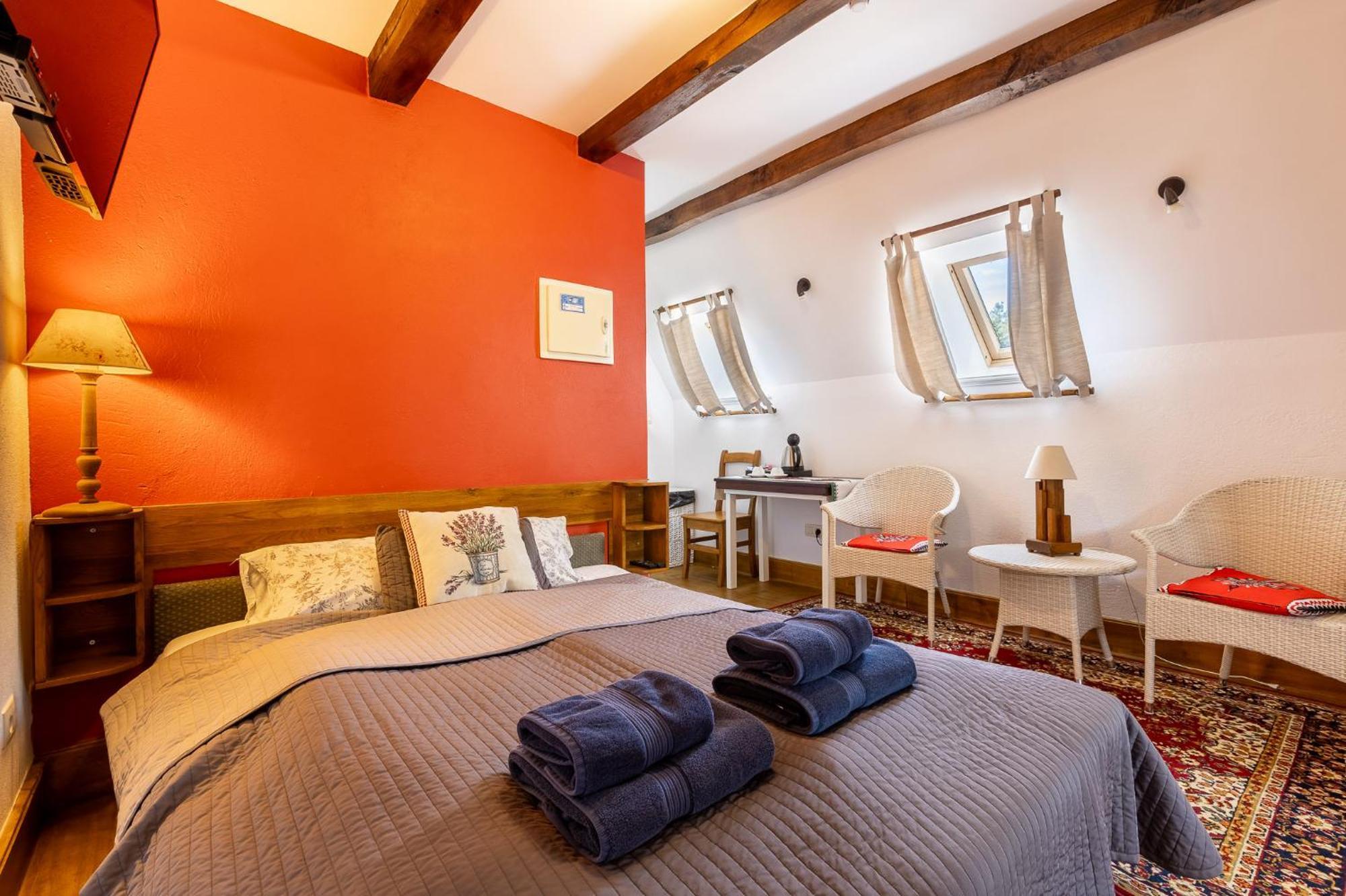 Bed and Breakfast Gosciniec Pod Zajacem Олесница Экстерьер фото