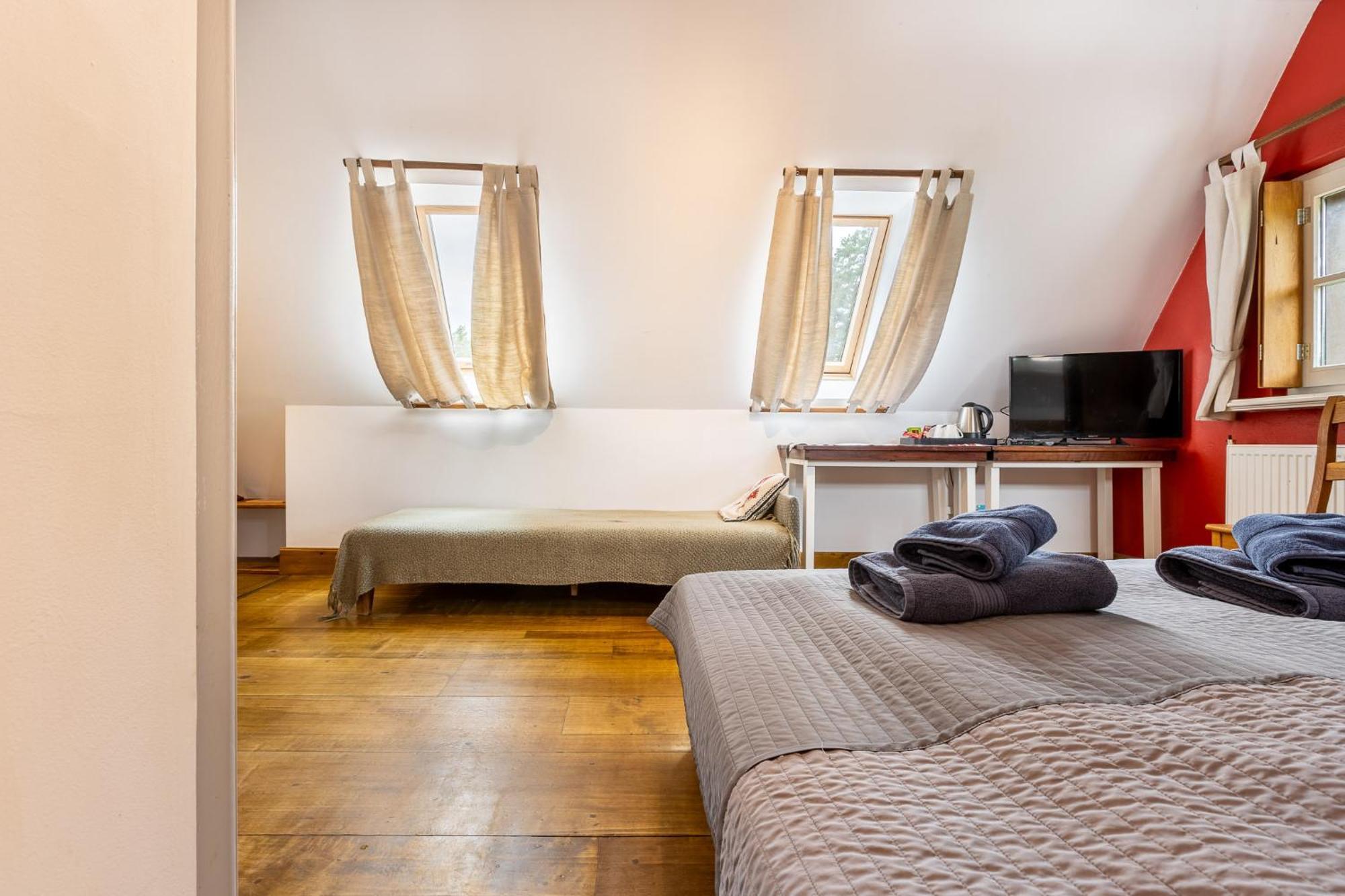 Bed and Breakfast Gosciniec Pod Zajacem Олесница Экстерьер фото