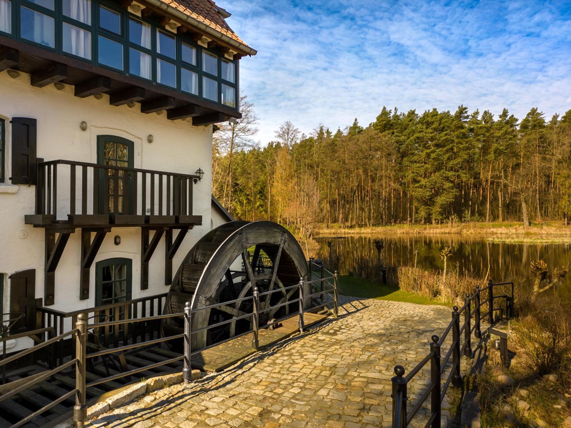 Bed and Breakfast Gosciniec Pod Zajacem Олесница Экстерьер фото